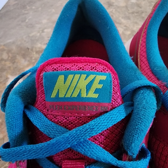 Nike Womens Flex Experience Rn Size 9 pink and blue - Picture 6 of 9